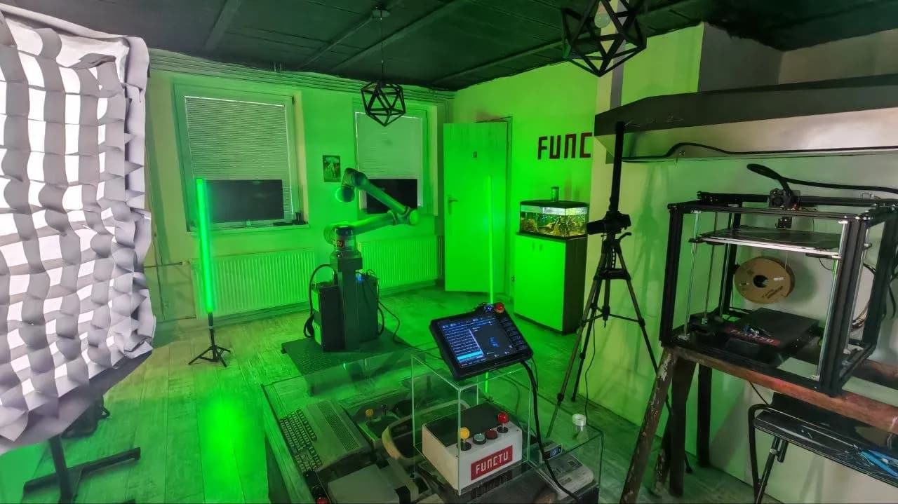 FUNCTU lab with green lighting