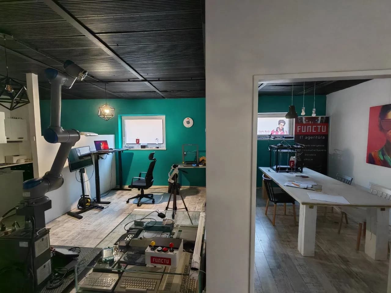 FUNCTU office with robot