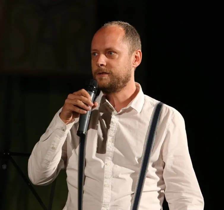 Juraj with microphone on stage