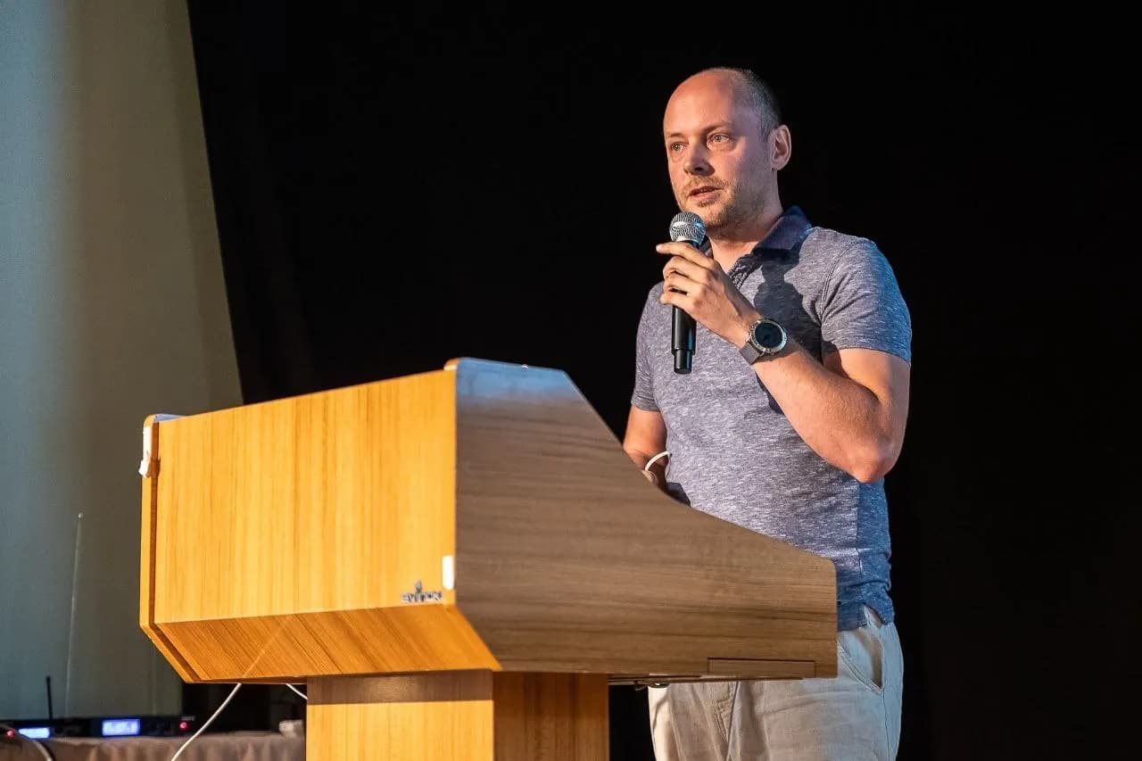 Juraj speaking on stage