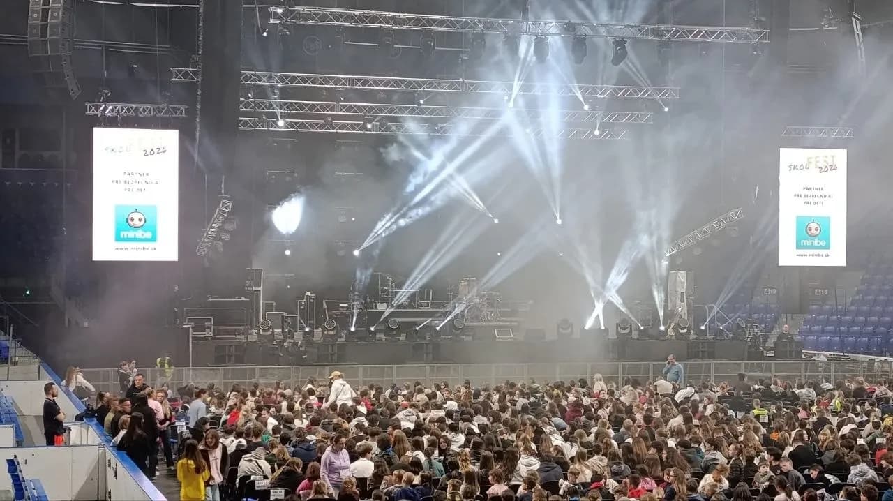 School festival with Minibe on screens