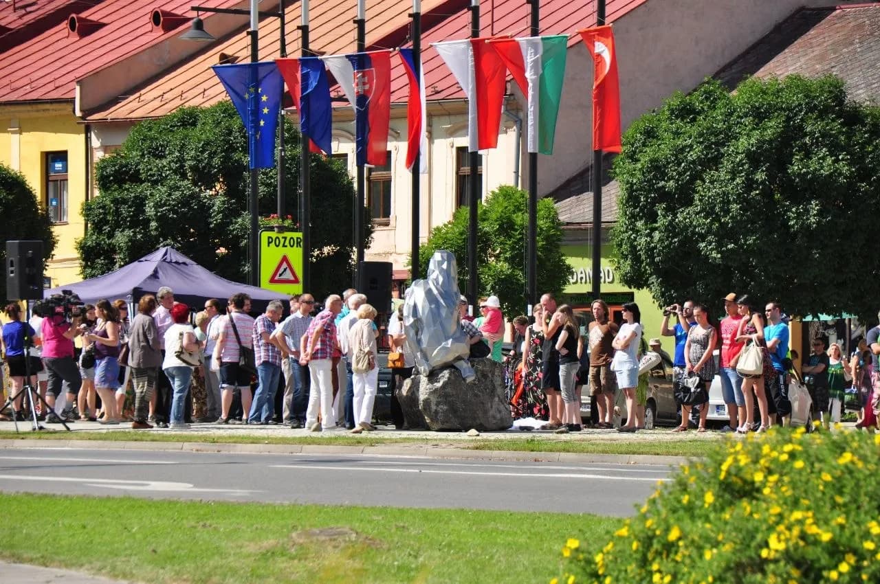 Chrome sculpture with flags