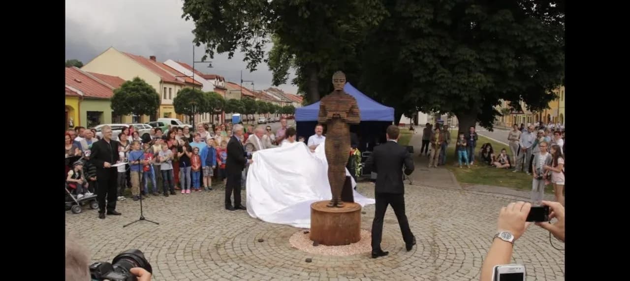 Oscar Statue unveiling on the square