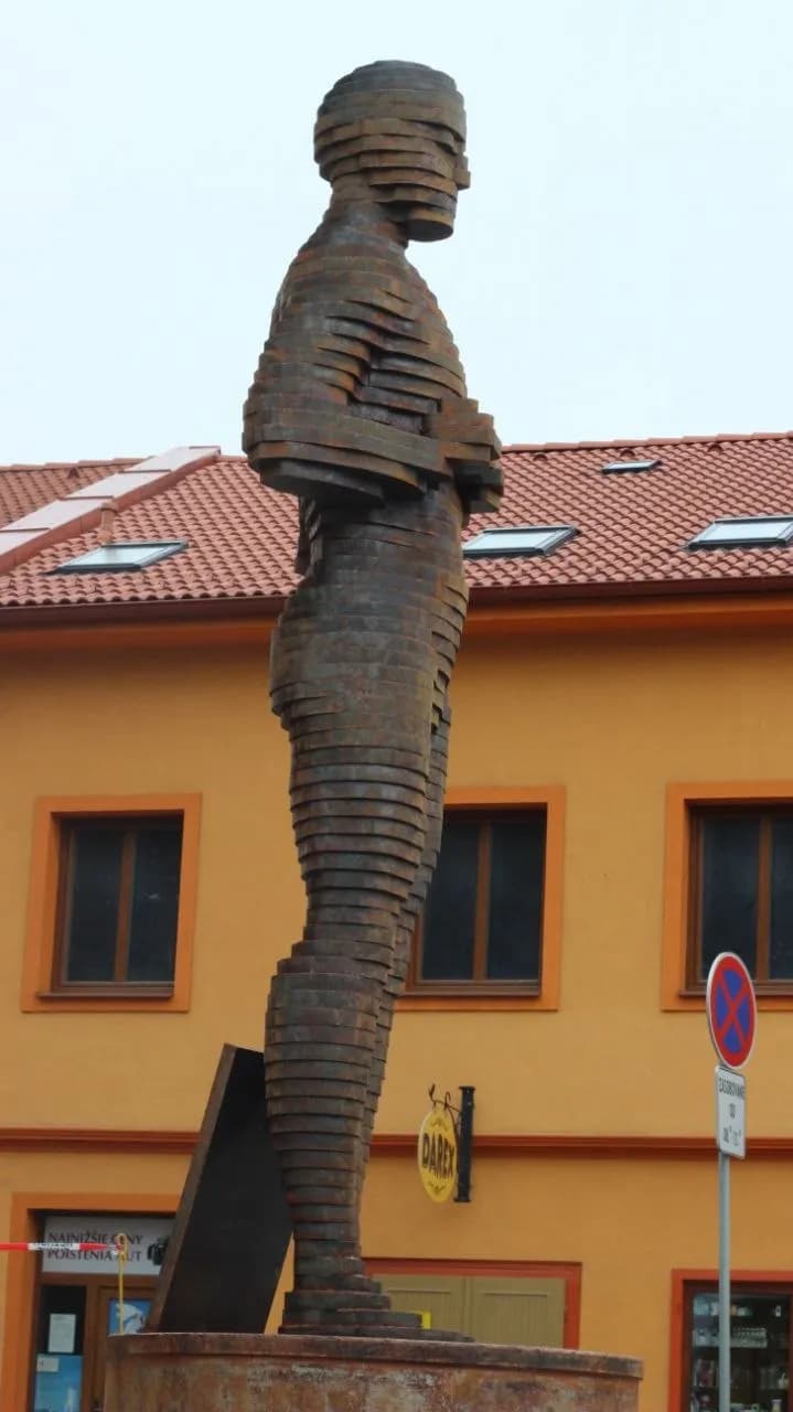 Oscar Statue side view