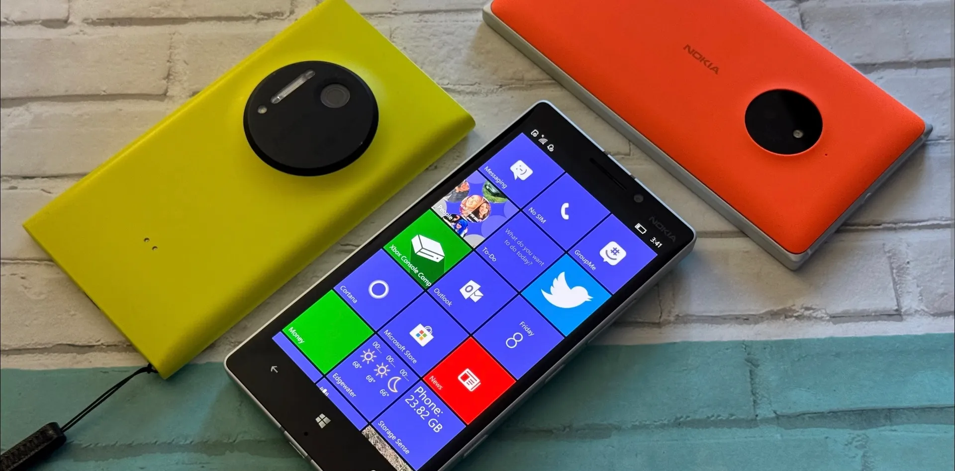 Microsoft: Co-author of a pre-installed application on Windows Phone