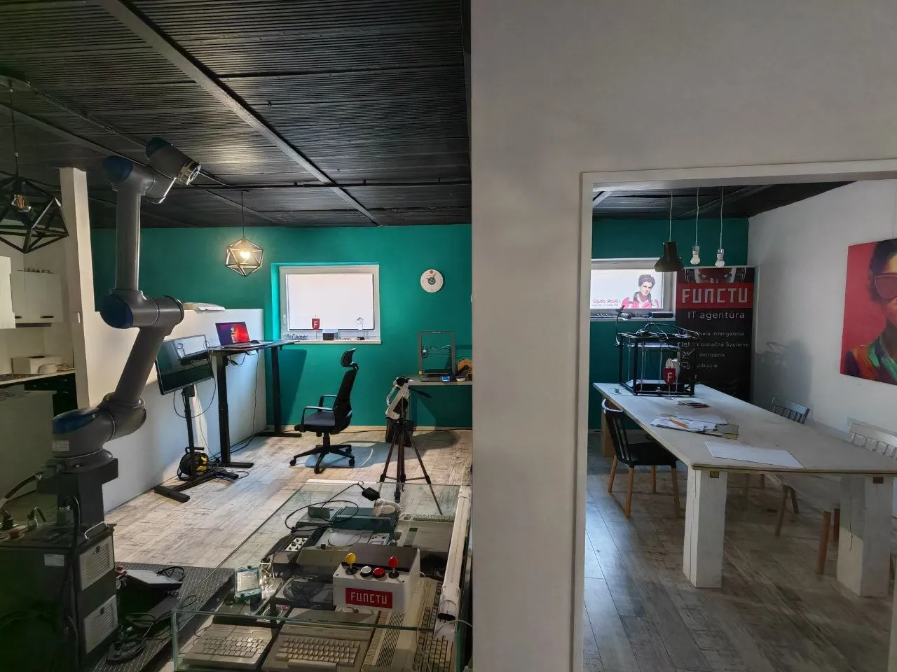 FUNCTU office with robot